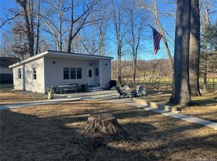 82 Floradan Rd, Putnam Valley, NY 10579