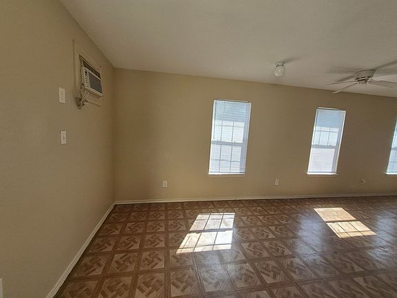 3rd image of 1016 Blanco Rd APT 203