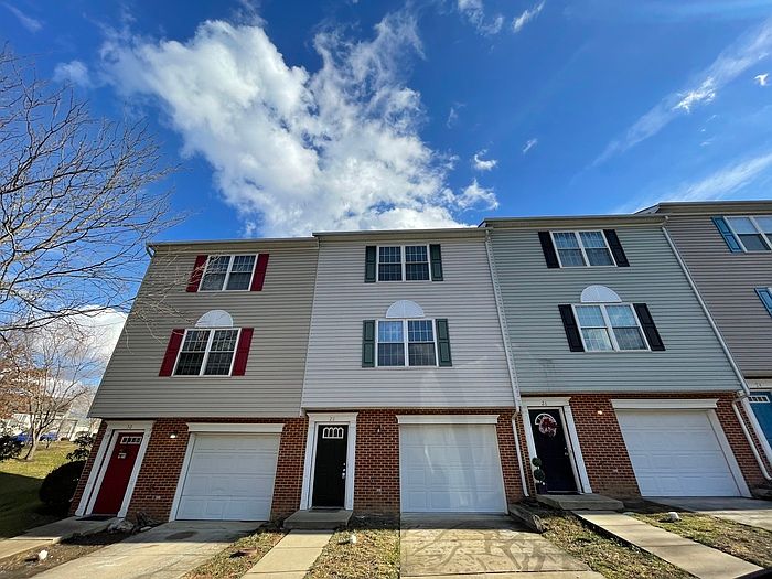 1st image of 28 Belladonna Ln