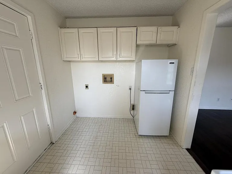106 E Washington Ave — Photo 11