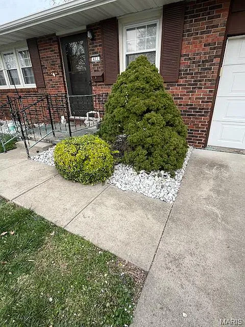 411 Vermont St photo 1