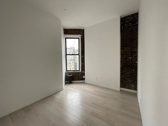 5th image of 83 Henry St Unit Penthouse