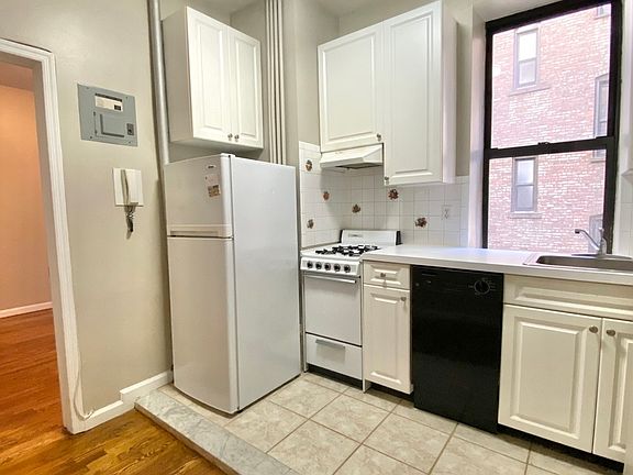 3rd image of 433 E 80th St #9A