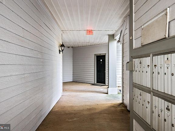 2nd image of 4401 Sedgehurst Dr APT 103