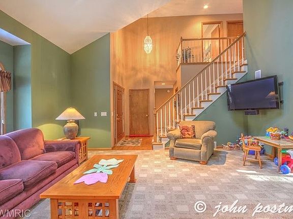 5th image of 1034 Red Coat Ln NE