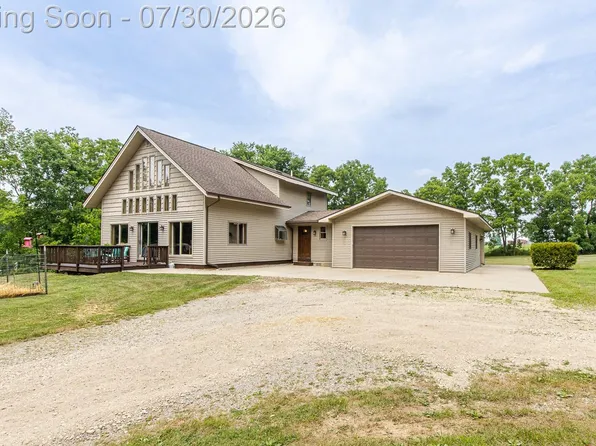 9038 Lahring Rd, Gaines, MI 48436