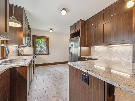 5th image of 3528 32nd Ave S