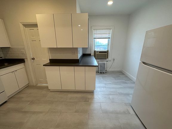 3rd image of 182-30 Hillside Ave #3