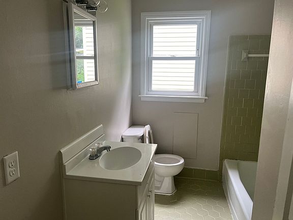 5th image of 1408 Weldon Ave