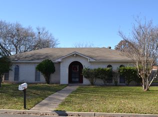 105 Travis Ln, Hewitt, TX 76643