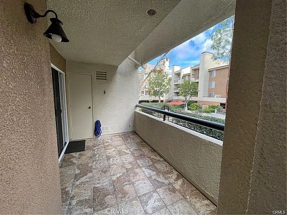 2nd image of 5510 Owensmouth Ave APT 129