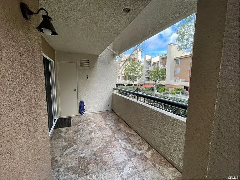 5510 Owensmouth Ave #129 — Photo 2