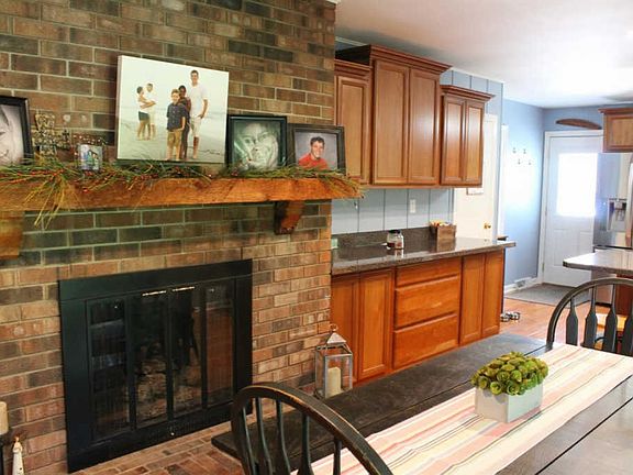 3rd image of 607 Leawood Dr