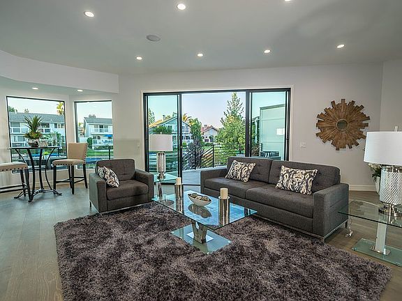 3rd image of 4015 Mariner Cir