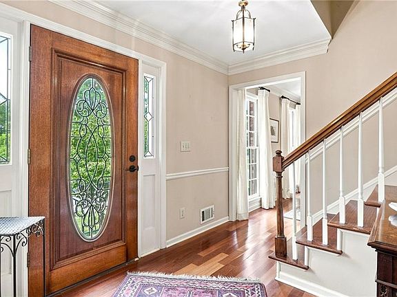 2nd image of 9173 Eves Cir