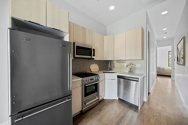 Rented by Vector New York, LLC | media 7