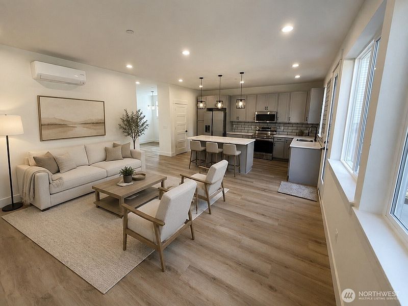 4th image of 10528 13th Avenue W #B