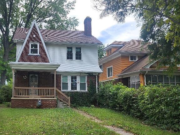 3rd image of 2261 Lawrence St