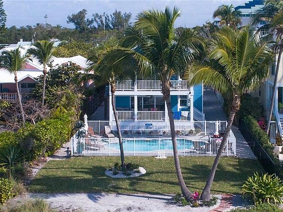 5th image of 2704/2706 Estero Blvd