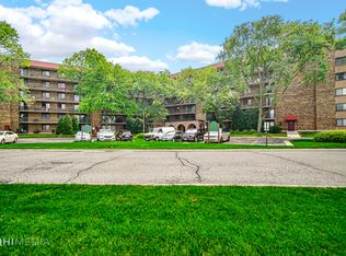 111 S Baybrook Dr, Palatine, IL 60074
