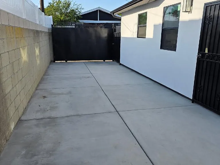 1029 E Cruces St — Photo 4
