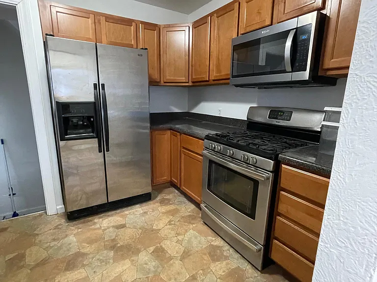254 Eldred St — Photo 13
