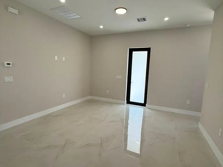 932 Dempsey St — Photo 5