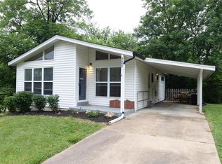 220 Chamberlin Dr, Ballwin, MO 63021