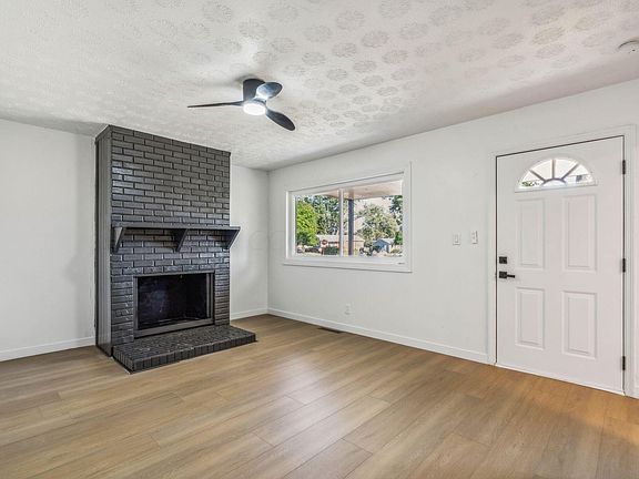 4th image of 3804 Shoreline Dr