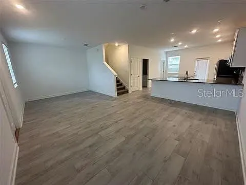 3 bed, 2.5 bath, 1690 sqft, $2,500 — Photo 3