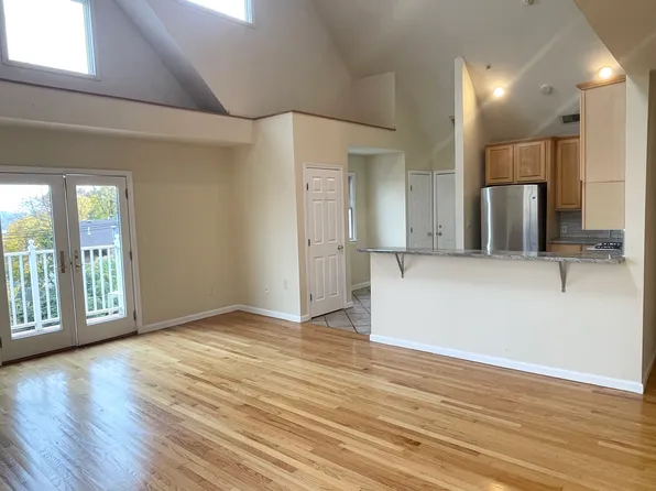 662 Undercliff Avenue image 4 of 17