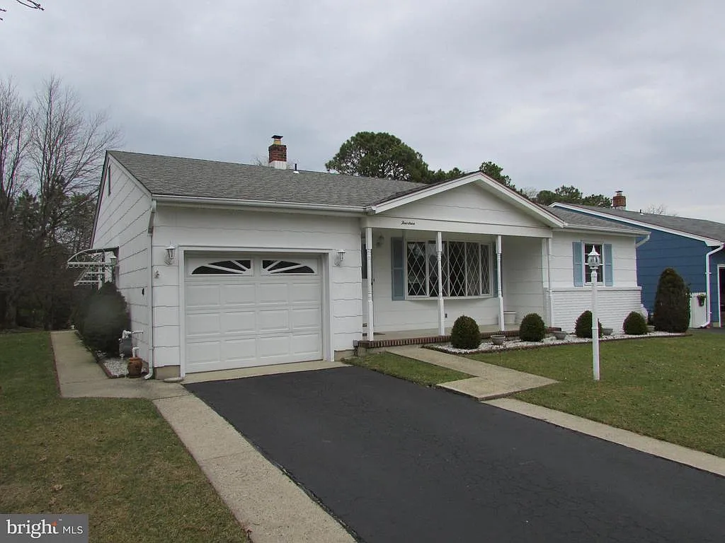 14 Bennington Dr photo 1