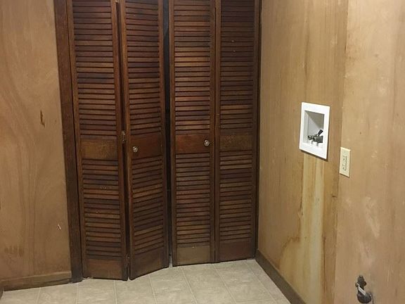 5th image of 209 W Oak St APT 03