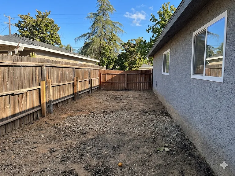 3115 W Santa Ana Ave — Photo 28