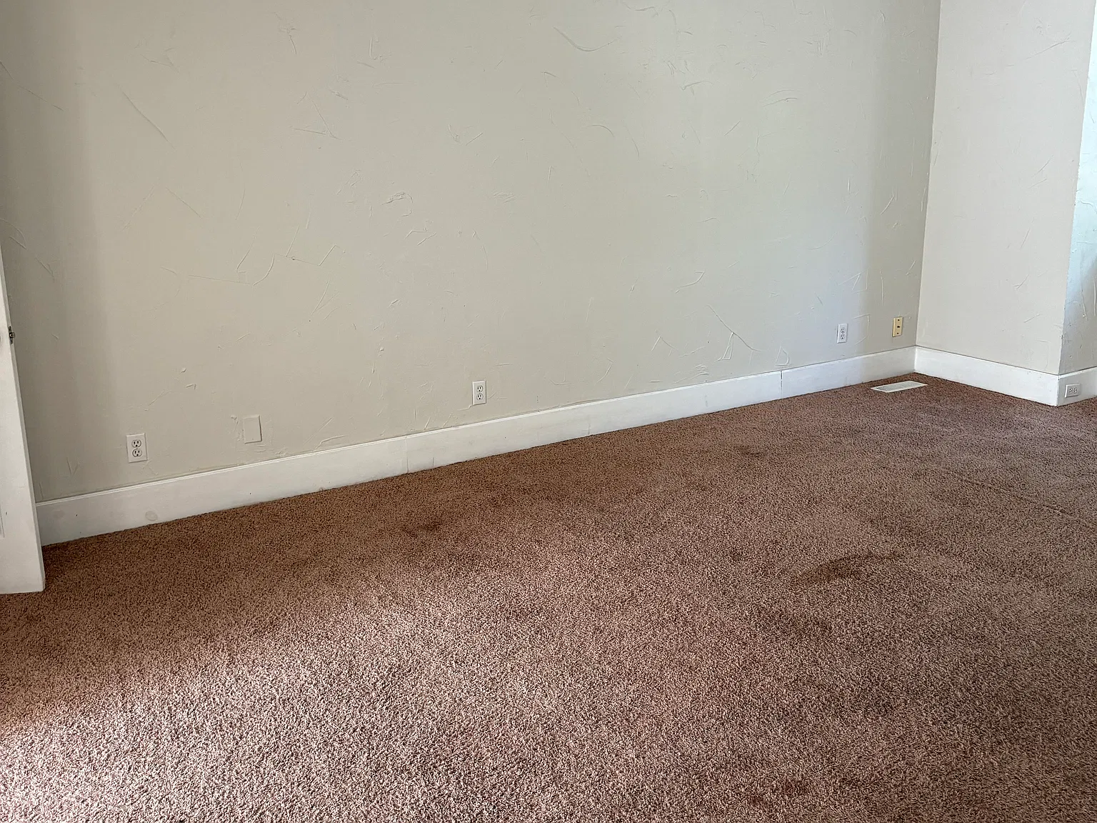 2 bed, 1.5 bath, 1400 sqft, $1,200 — Photo 3