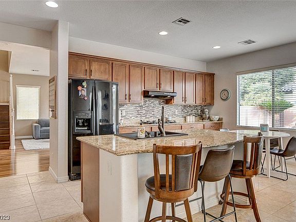 3rd image of 8116 Chestnut Hollow Ave