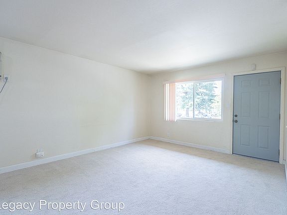 3rd image of 192 Carlton Ave APT 4
