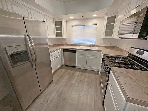 5th image of 1270 Stoner Ave #7