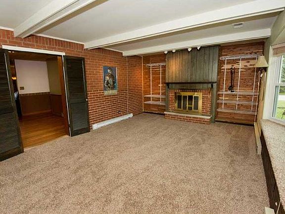 2nd image of 2454 Mandren Dr