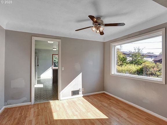 5th image of 3215 SE Harvey St
