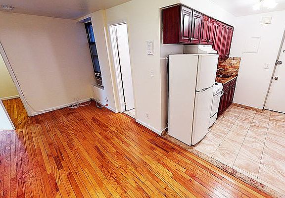 4th image of 301 E 85th St APT 10