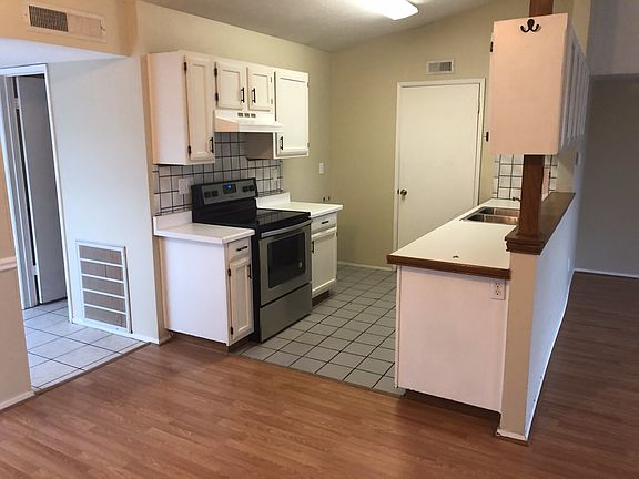 5th image of 6076 Dooley Dr