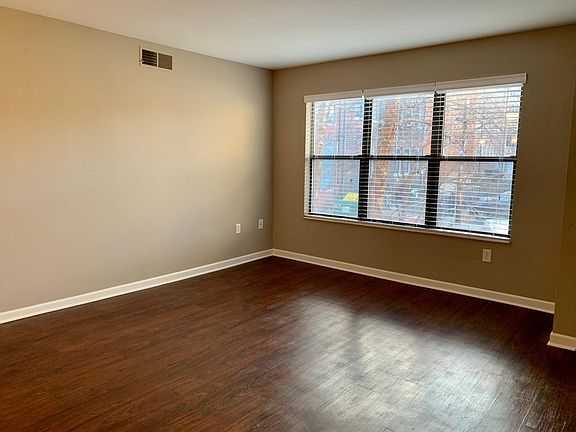5th image of 905 Washington St APT 201
