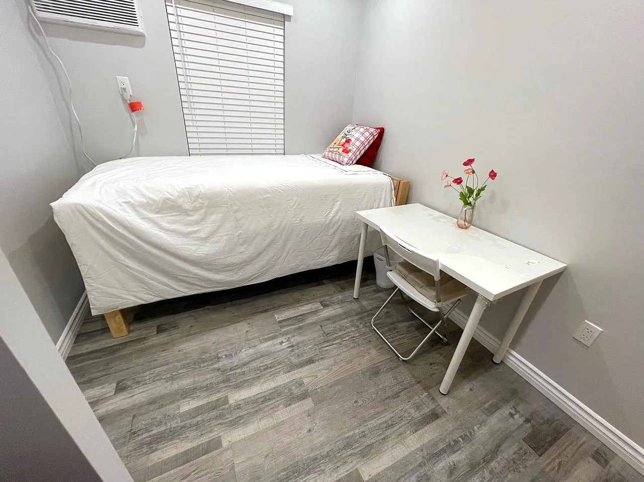 6 bed, 2000 sqft, $750 — Photo 3