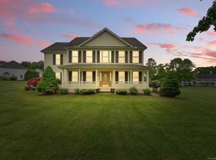 7 Brook Wood Ct, Broad Brook, CT 06016