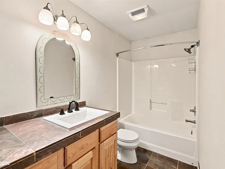 3800 N Engstrom Rd — Photo 11