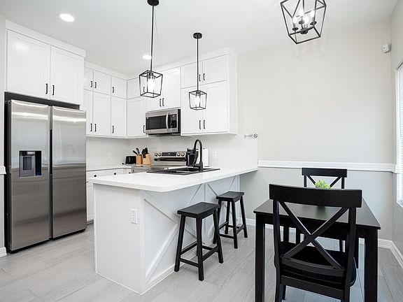 4th image of 1405 E Samano St #B