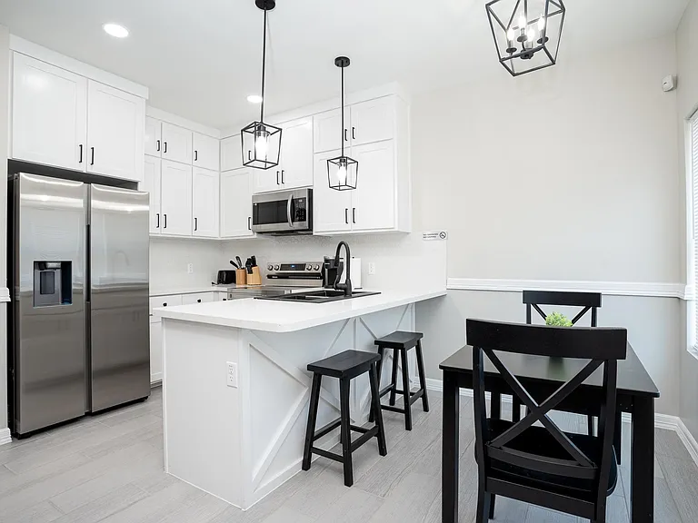 1405 E Samano St #B — Photo 4