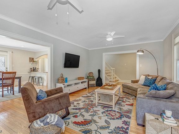 5th image of 475 Lenox Ave