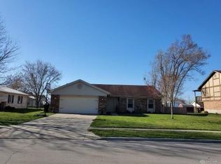 873 Sunset Dr, Englewood, OH 45322